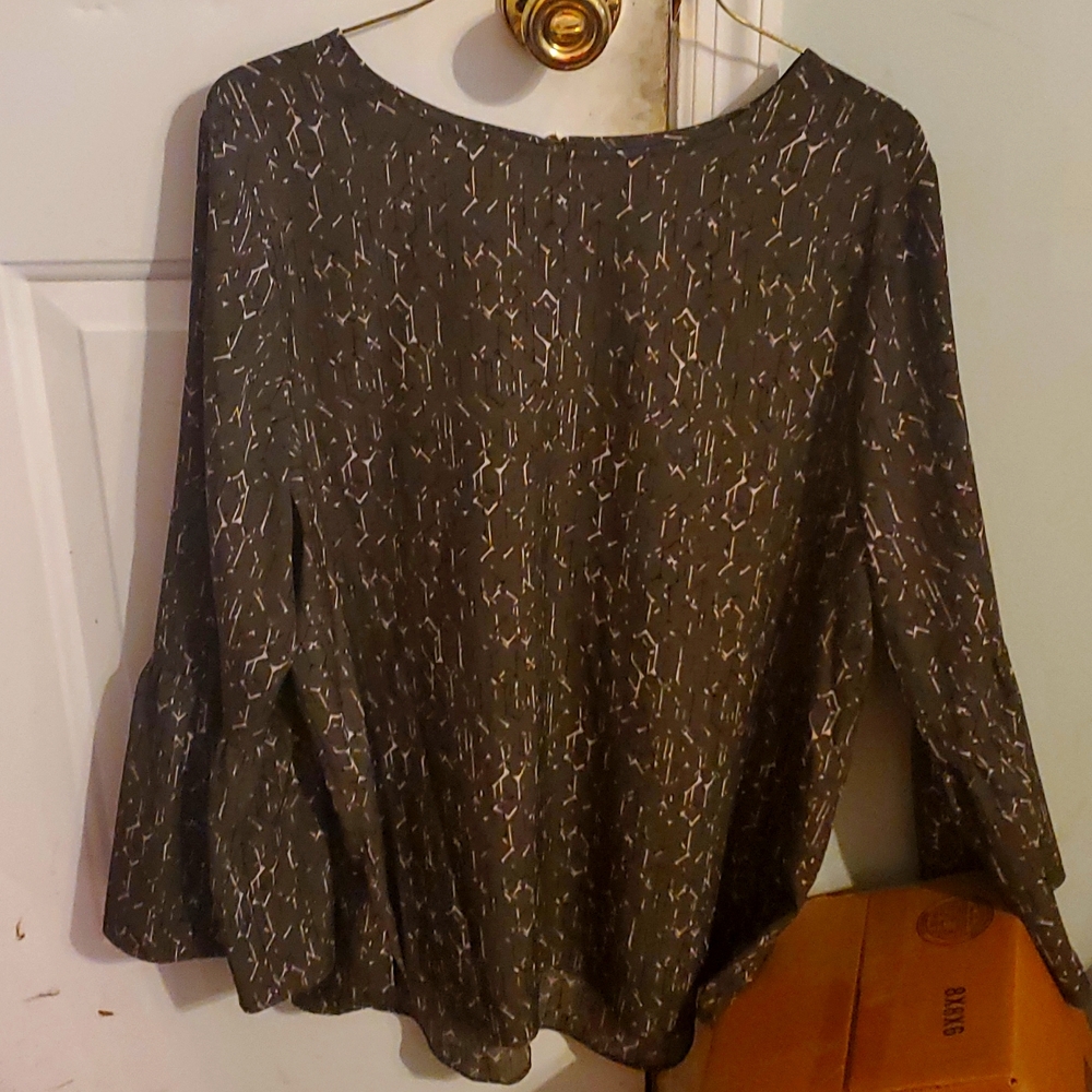 Apt 9 green bell sleeve blouse